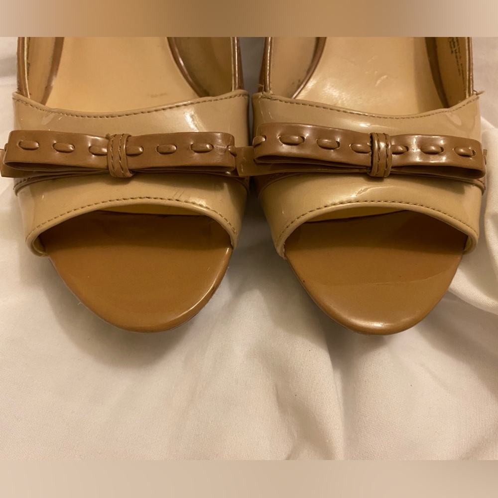 Franco Sarto. Dual-tone peep toe heel. Size 7.5.
